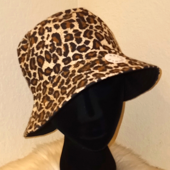 Leopard ๐ Cotton Bucket Hat - Picture 11 of 12